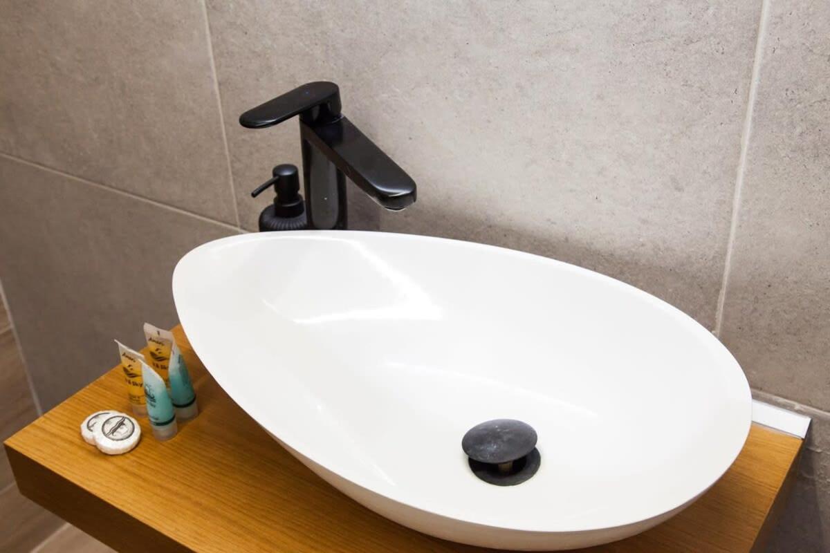 Apartment Contemporary Stylish Located Near Metaxourgeio Area *