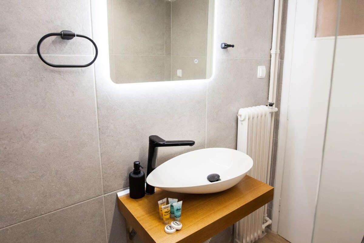 Contemporary Stylish Located Near Metaxourgeio Area Athens