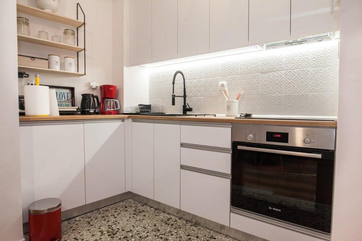 Apartment Contemporary Stylish Located Near Metaxourgeio Area Athens